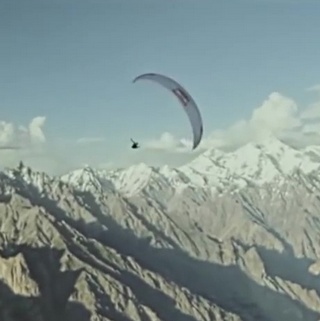 Hang Gliding along the Karakoram Highway